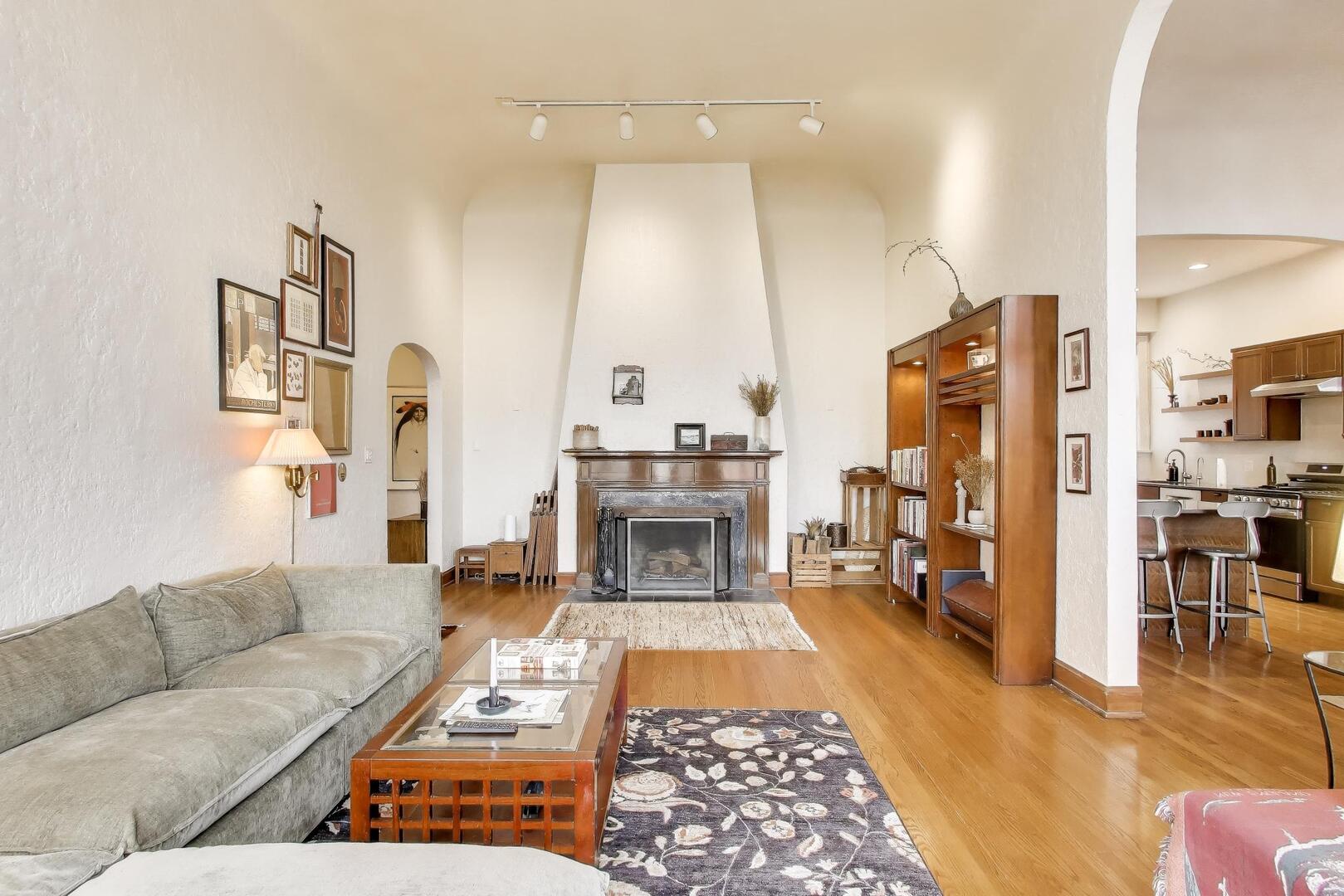 480 Sheridan Road, Unit 3 Evanston, IL 60202 - Photo 2 of 16