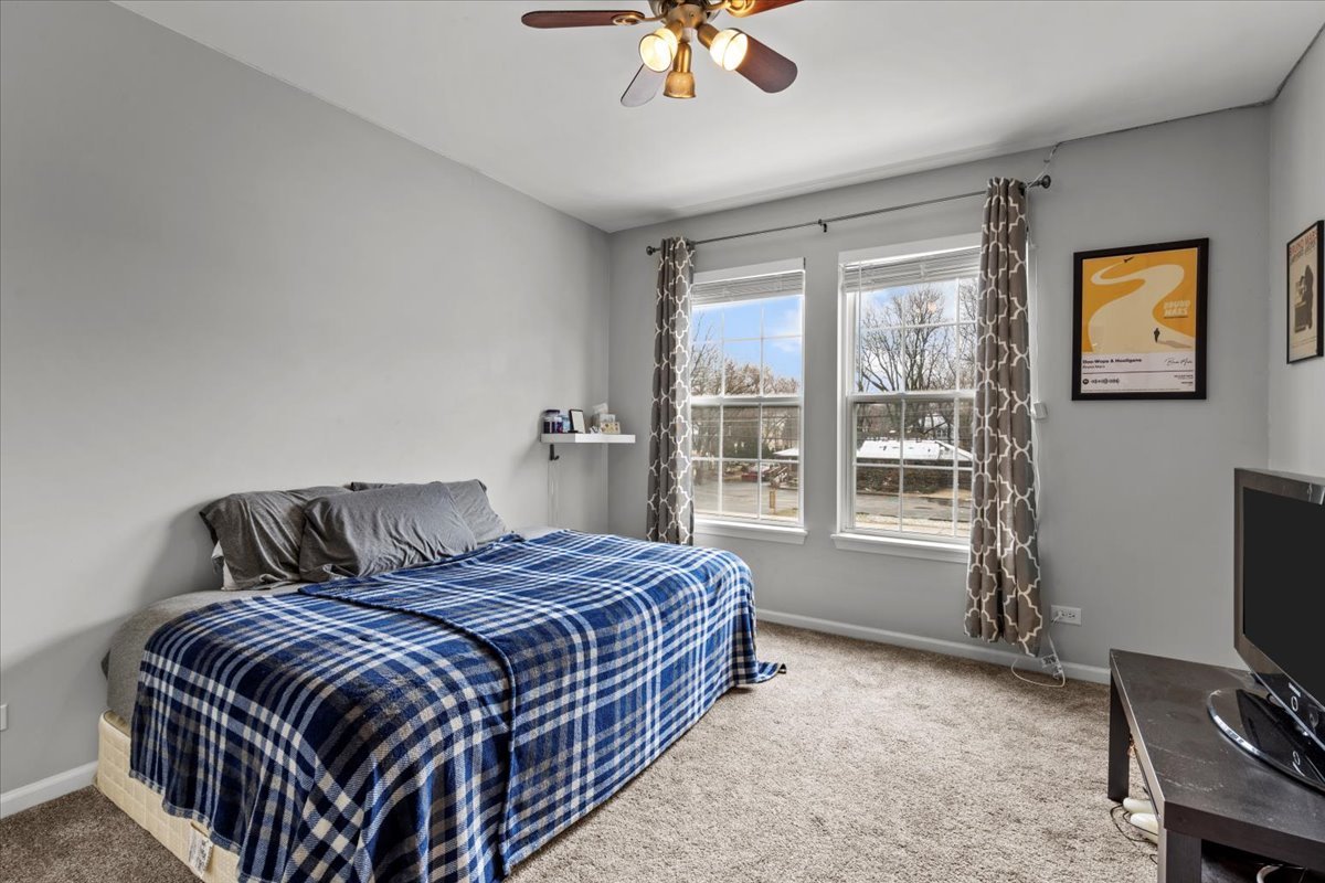 907 Main Street Batavia, IL 60510 - Photo 16 of 20 a bedroom with a bed and a tv