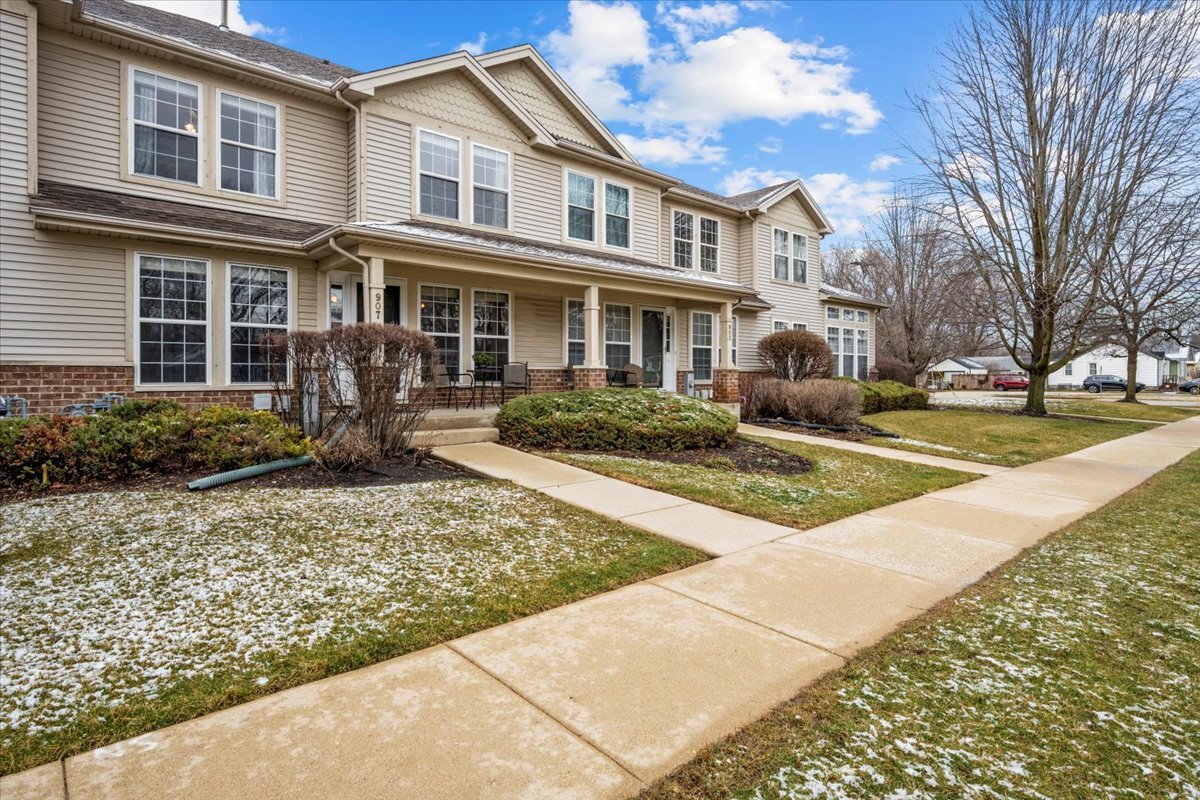 907 Main Street Batavia, IL 60510 - Photo 2 of 20 a front view of a house with garden and trees