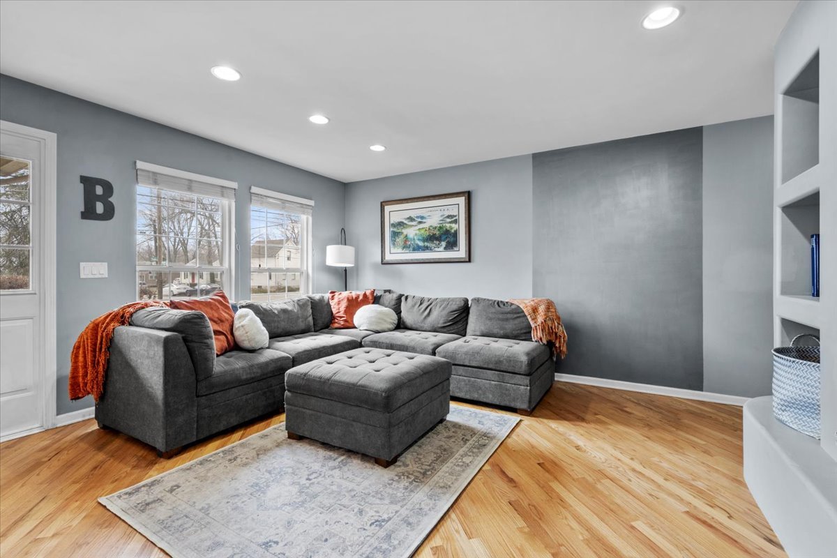 907 Main Street Batavia, IL 60510 - Photo 4 of 20 a living room with furniture and a window