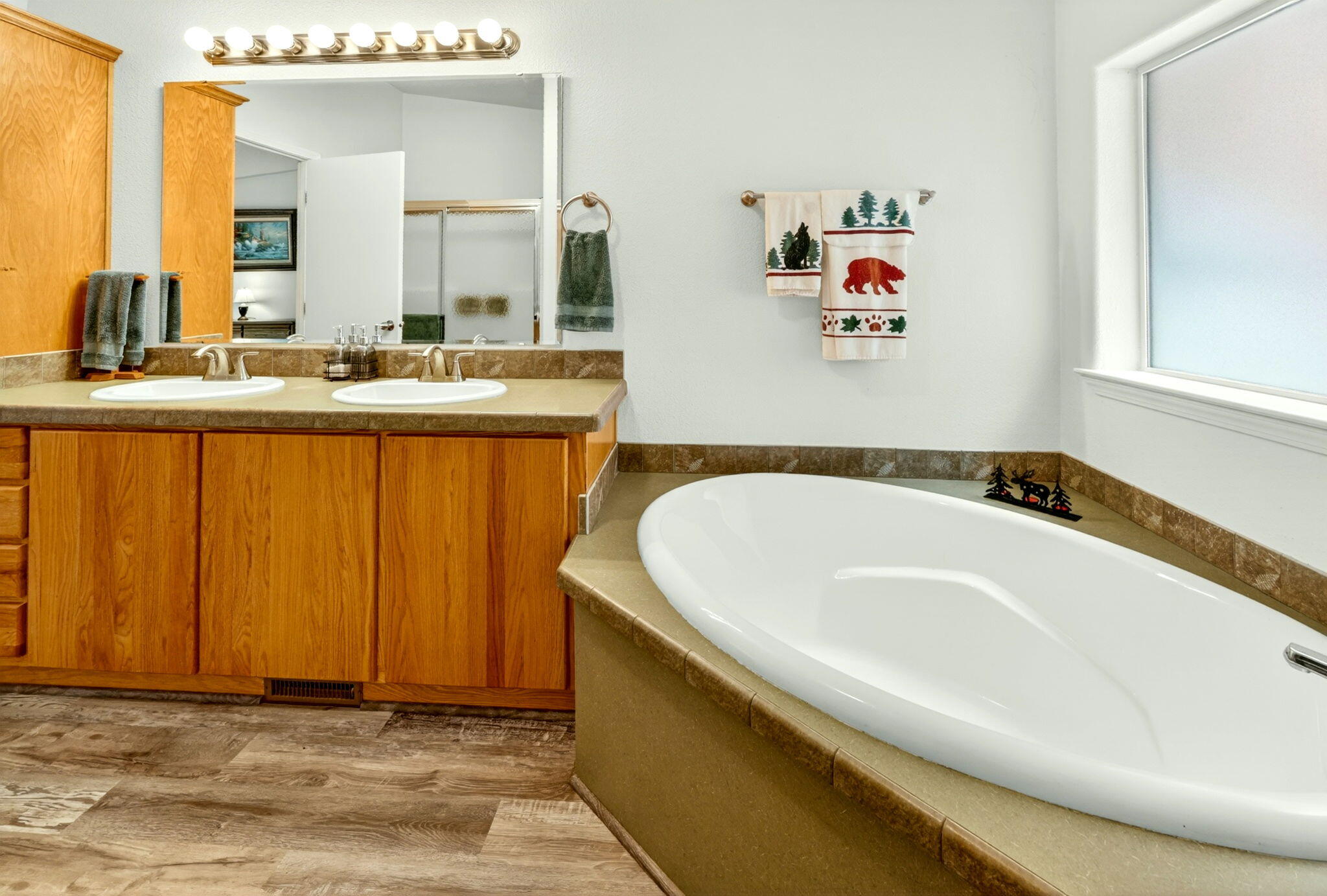 5445 Thompson Creek Road Selma, OR 97538 - Photo 30 of 57 a bathroom with a bathtub and a sink
