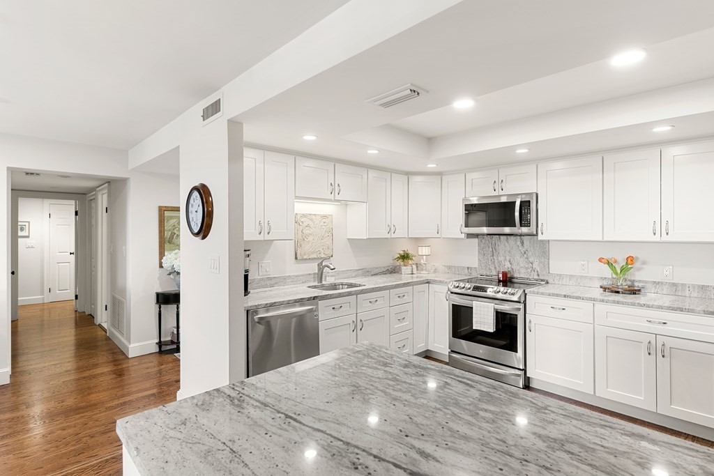 404 Paradise Road, Unit 3A Swampscott, MA 01907 - Photo 11 of 35 Gallery Image 11