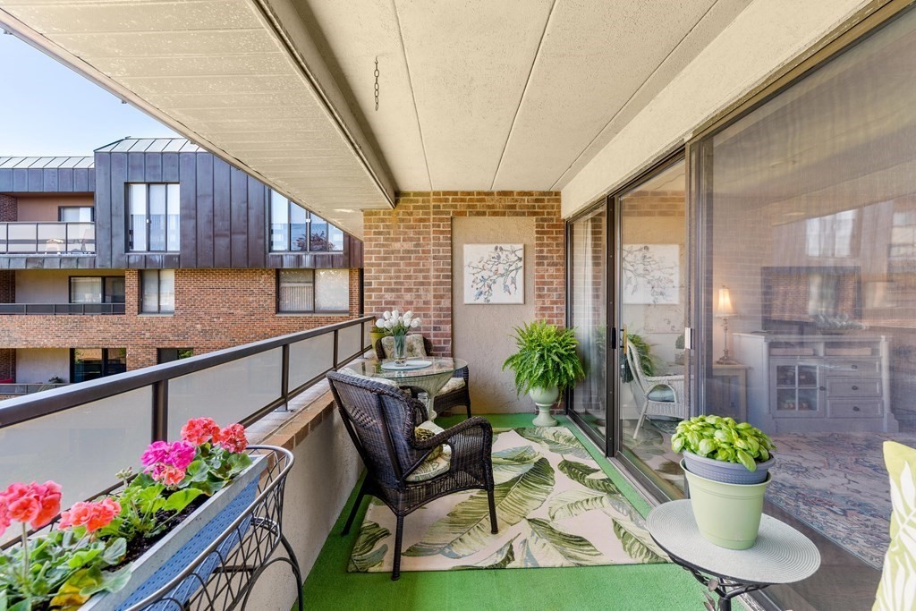404 Paradise Road, Unit 3A Swampscott, MA 01907 - Photo 13 of 35 Gallery Image 13