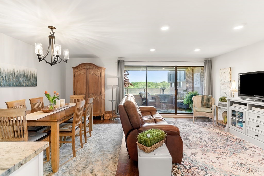 404 Paradise Road, Unit 3A Swampscott, MA 01907 - Photo 4 of 35 Gallery Image 4