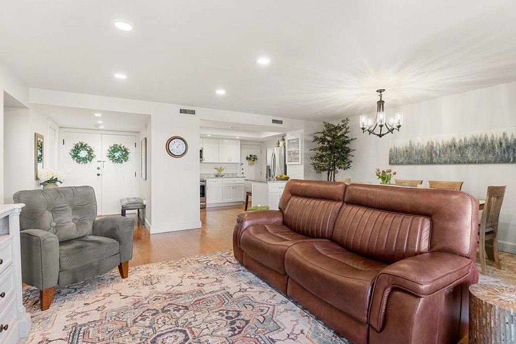 404 Paradise Road, Unit 3A Swampscott, MA 01907 - Photo 6 of 35 Gallery Image 6