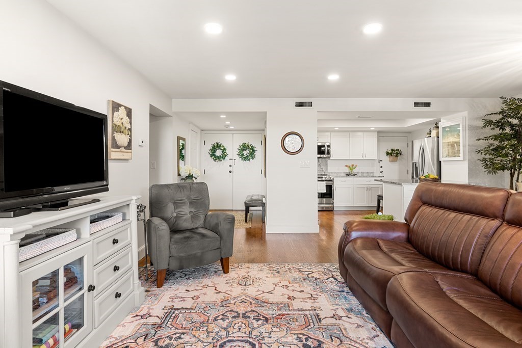 404 Paradise Road, Unit 3A Swampscott, MA 01907 - Photo 7 of 35 Gallery Image 7