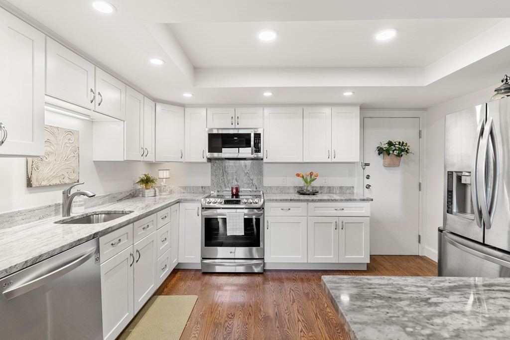 404 Paradise Road, Unit 3A Swampscott, MA 01907 - Photo 8 of 35 Gallery Image 8