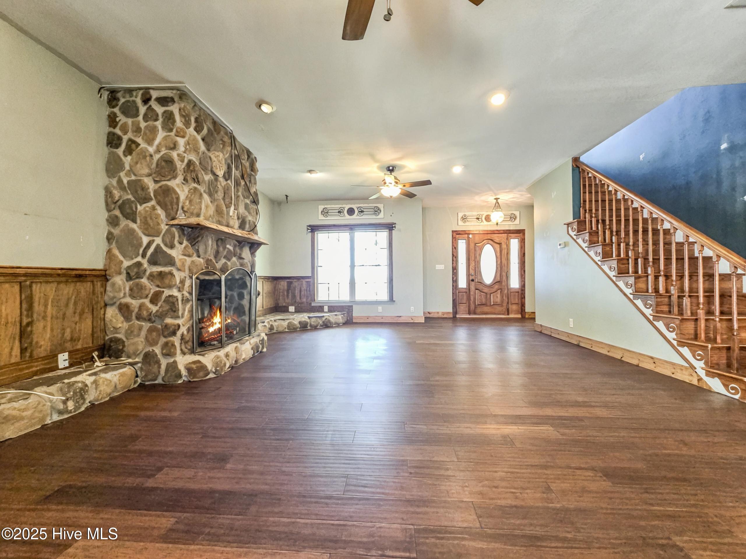 111 Apache Road Harrellsville, NC 27942 - Photo 16 of 40 Living Room