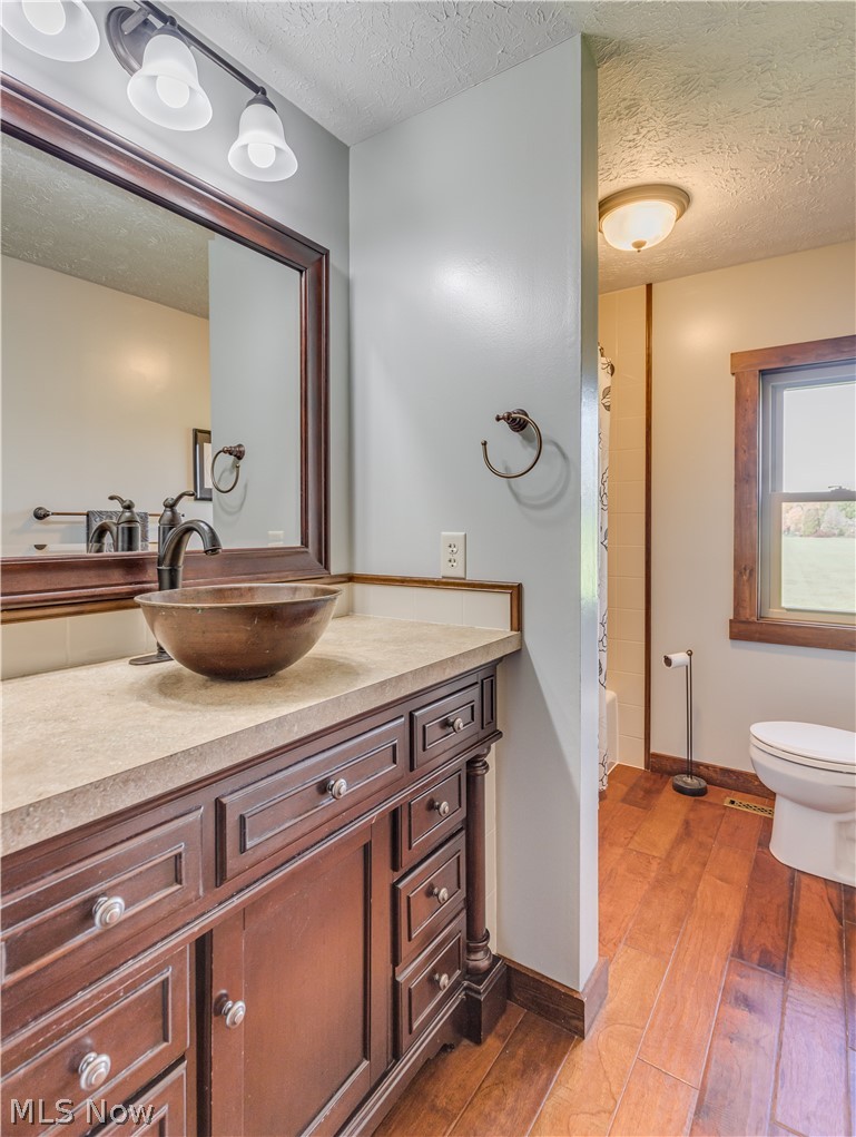 11520 Lair Road Northeast Alliance, OH 44601 - Photo 28 of 33 Full bathroom.