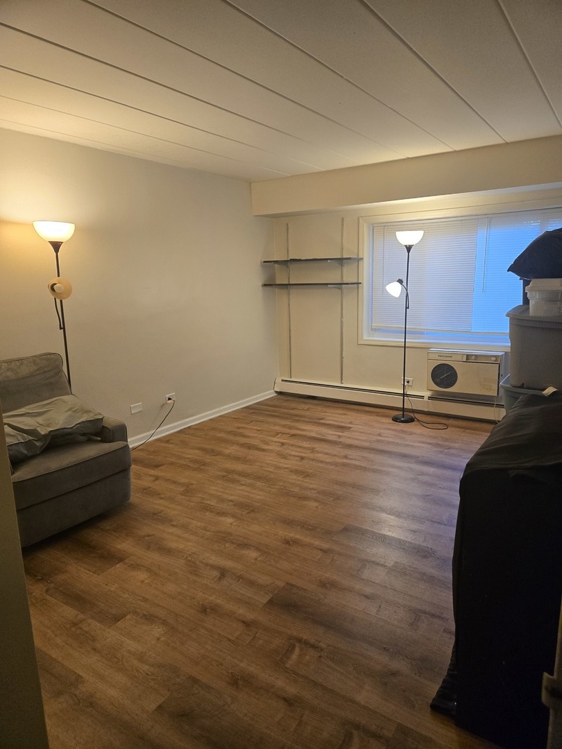 1141 Leavitt Avenue, Unit 115 Flossmoor, IL 60422 - Photo 12 of 18 a view of a room with wooden floor