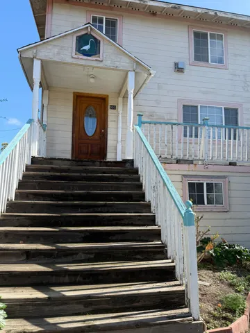 a view of entryway with a front door