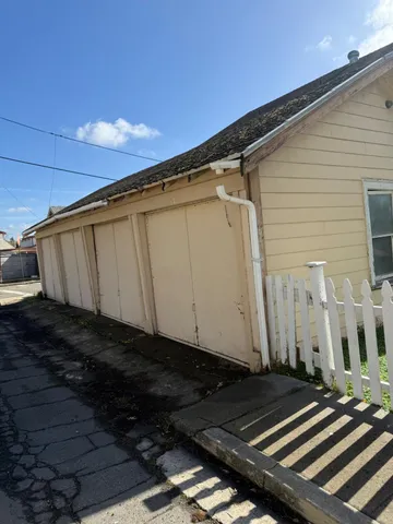 a view of a back yard of the house