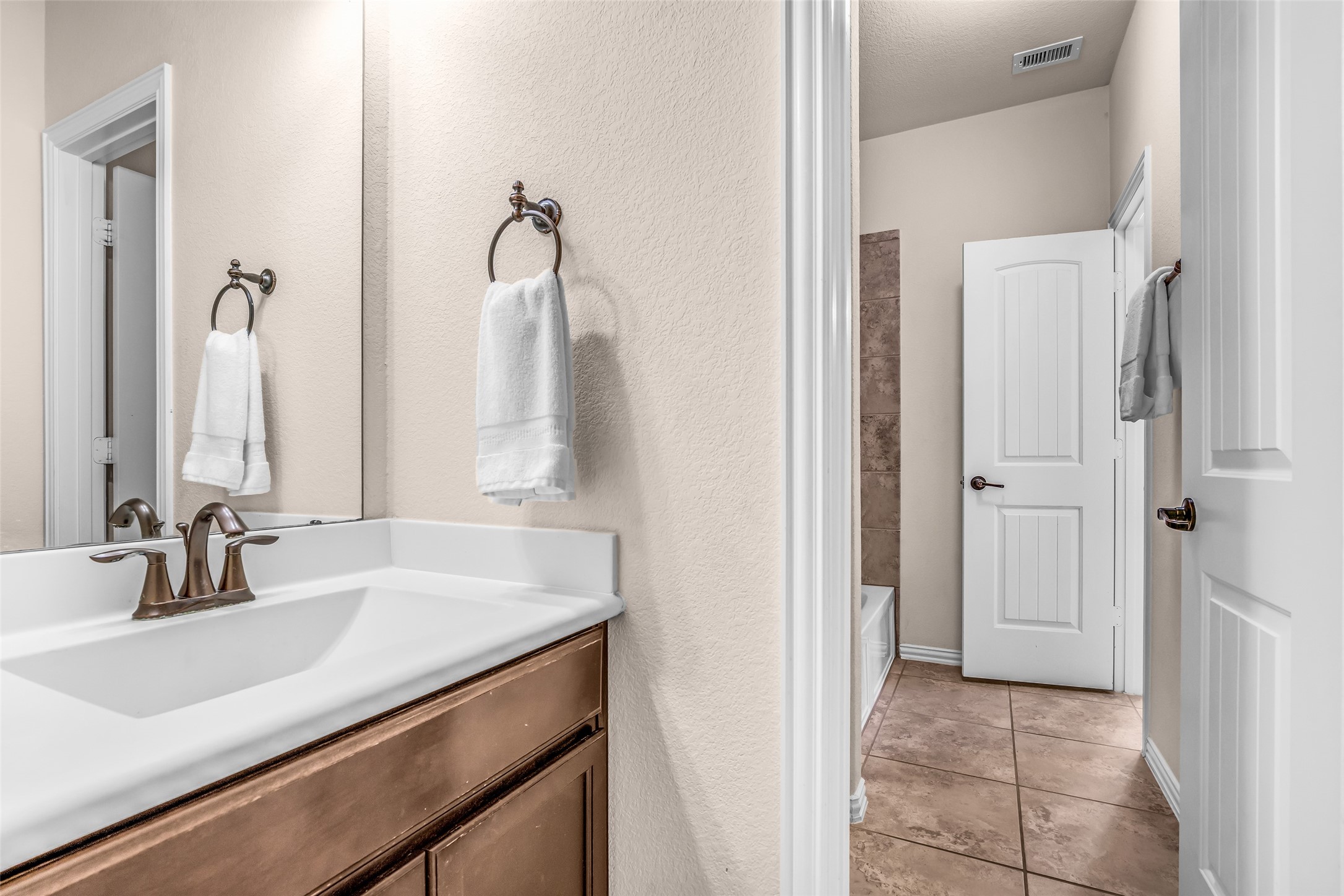 31747 Summit Springs Lane Spring, TX 77386 - Photo 21 of 29 Jack and Jill bathroom