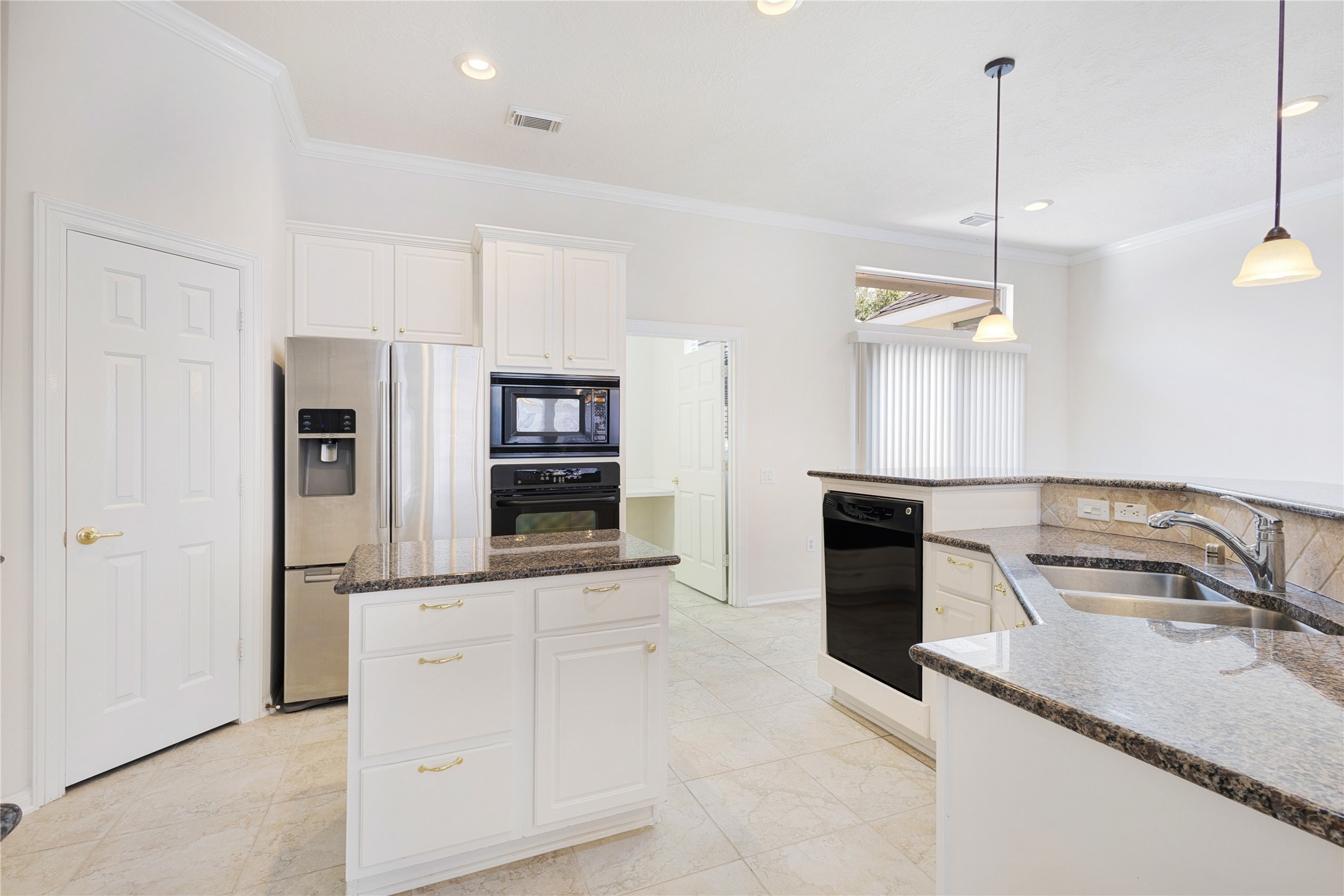 43 Tarrytown Way Conroe, TX 77384 - Photo 20 of 41 a kitchen with stainless steel appliances granite countertop a sink and a refrigerator