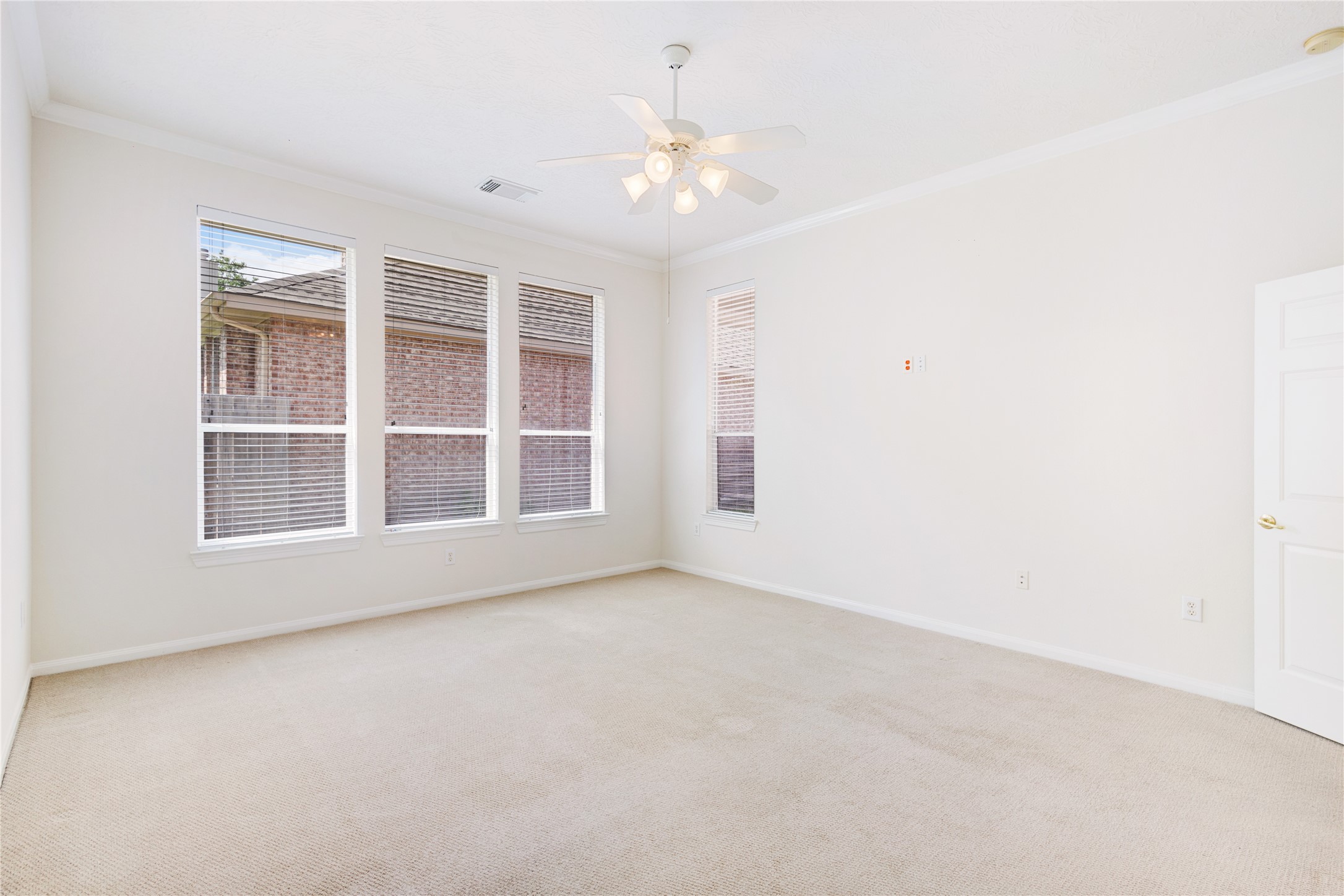 43 Tarrytown Way Conroe, TX 77384 - Photo 22 of 41 an empty room with windows and entrance