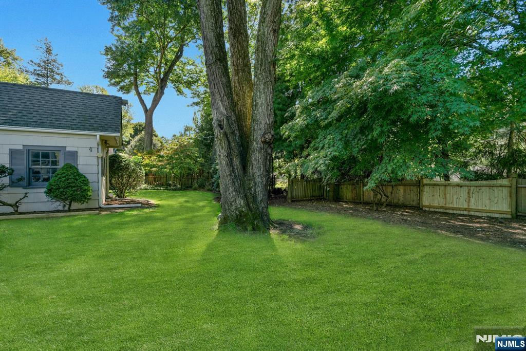 163 Cottage Road Wyckoff, NJ 07481 - Photo 33 of 35 Gallery Image 33