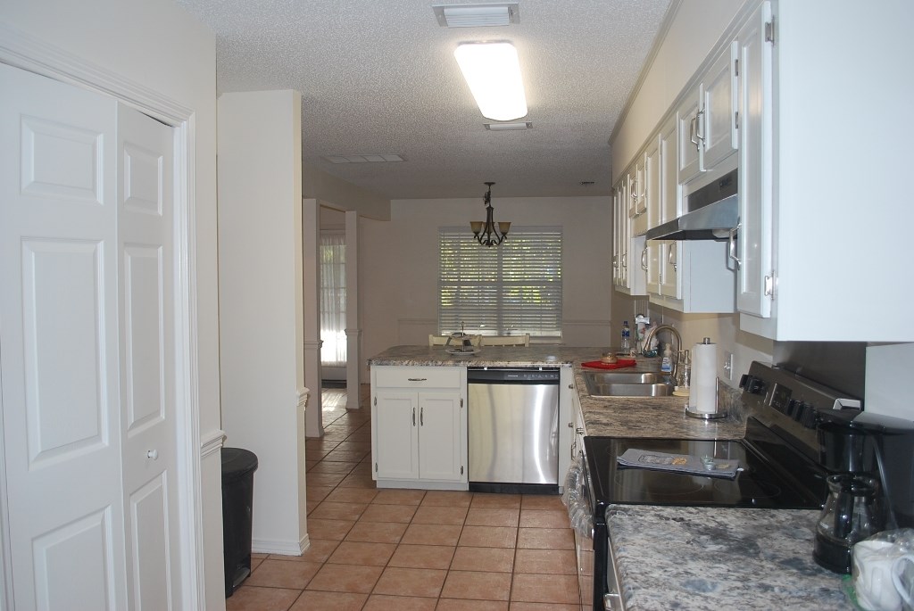 142 Robbins Boulevard Daphne, AL 36526 - Photo 29 of 39 Kitchen