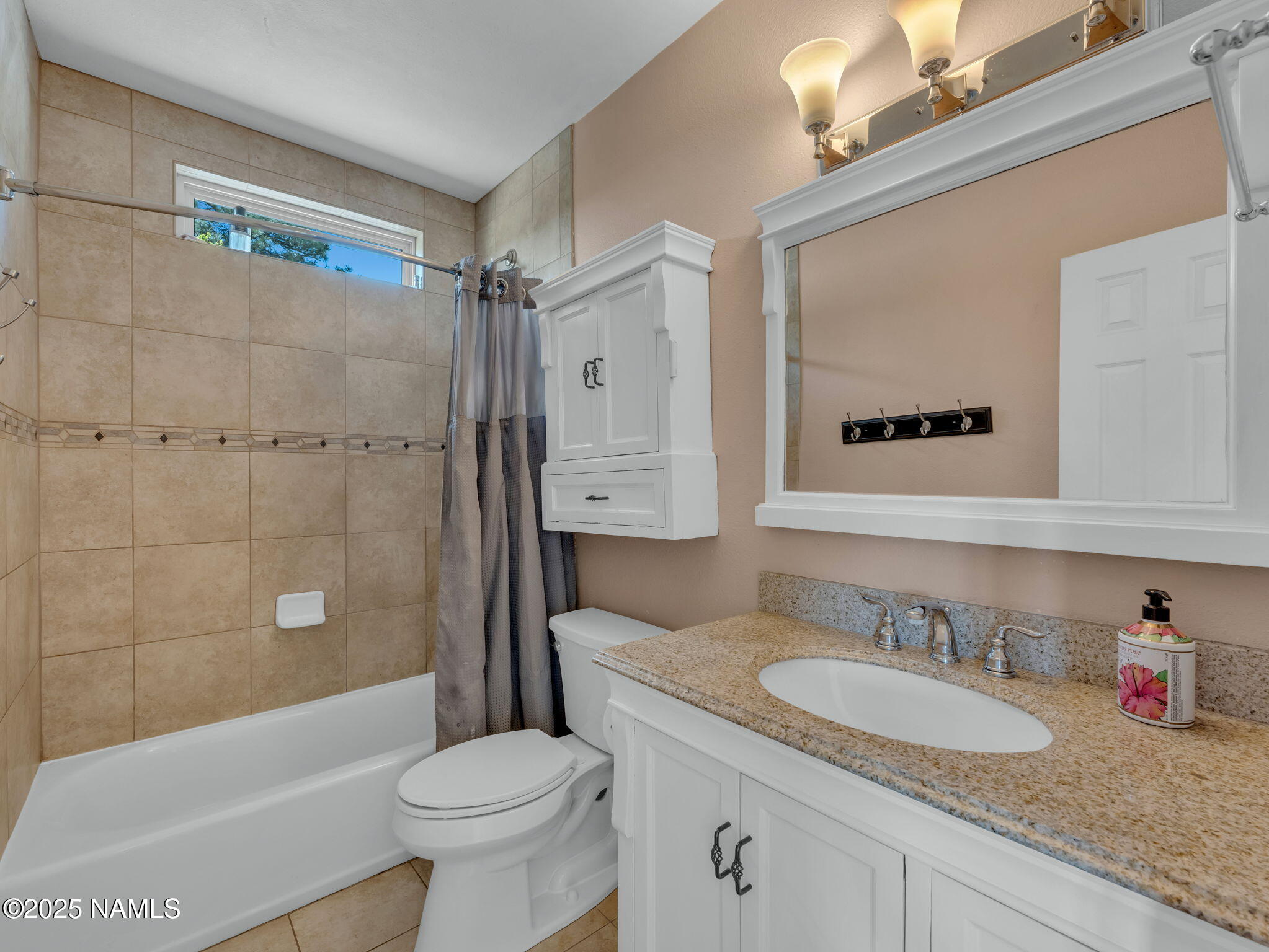 3194 North Riviera Way Flagstaff, AZ 86004 - Photo 37 of 60 Upstairs Bathroom