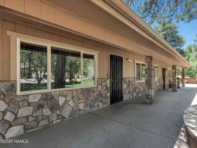 $992,000 | 3194 North Riviera Way, Flagstaff, AZ 86004