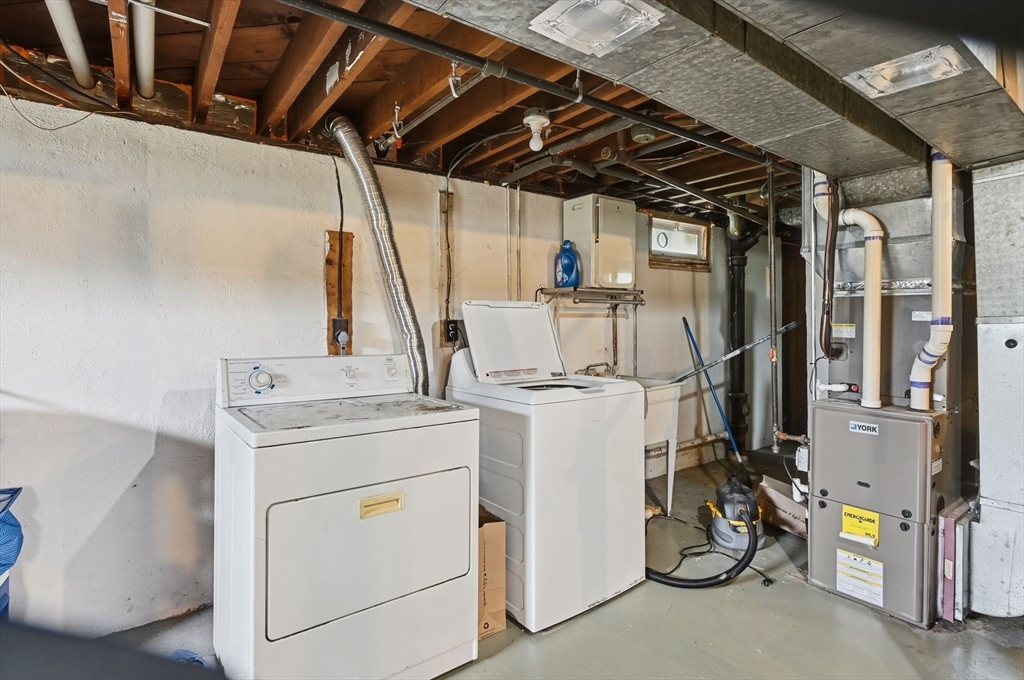 618 Morgan Road West Springfield, MA 01089 - Photo 29 of 38