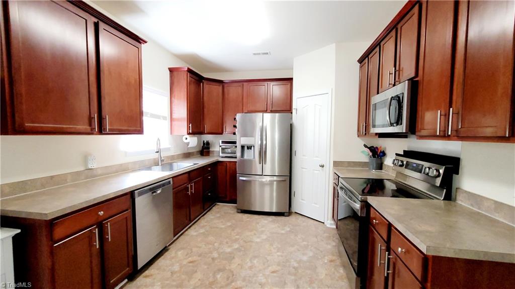 4272 Morning Ridge Lane Winston-Salem, NC 27101 - Photo 4 of 27