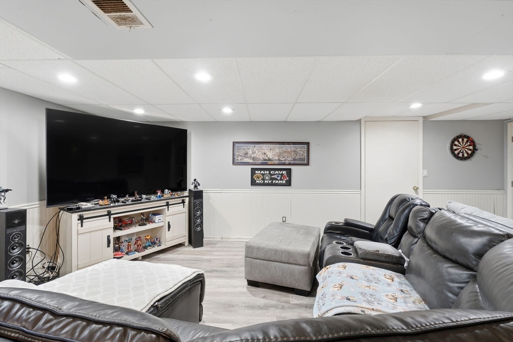240 Horizon Way Fall River, MA 02720 - Photo 4 of 42
