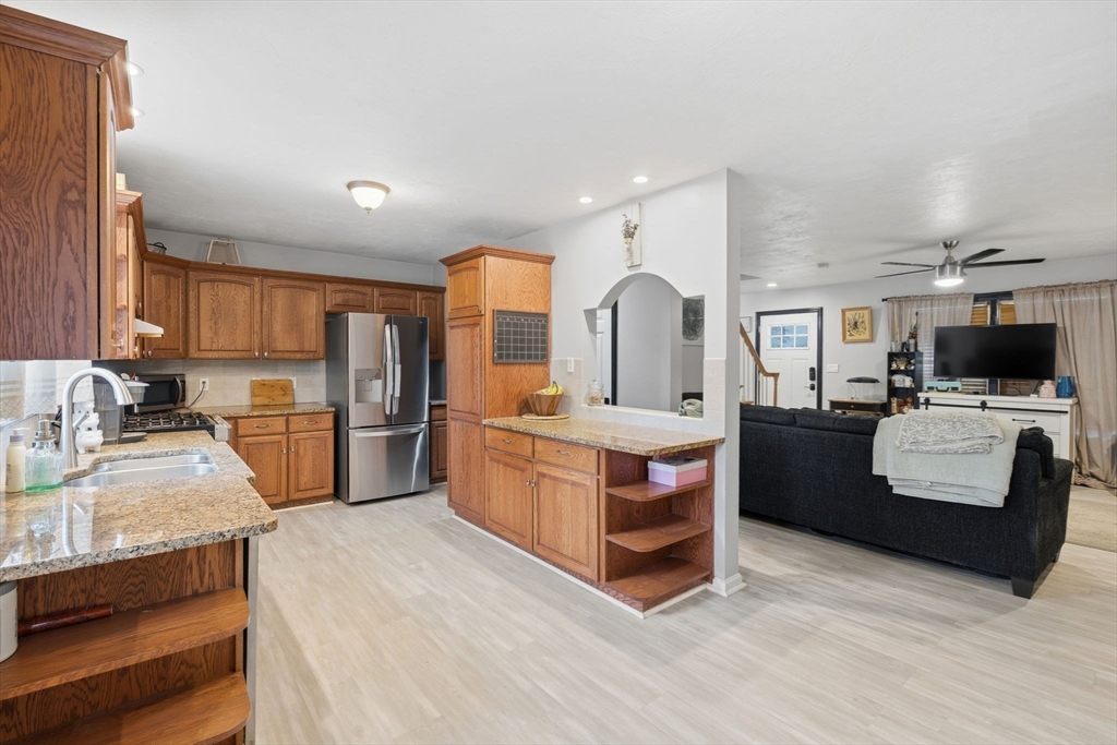 240 Horizon Way Fall River, MA 02720 - Photo 7 of 42