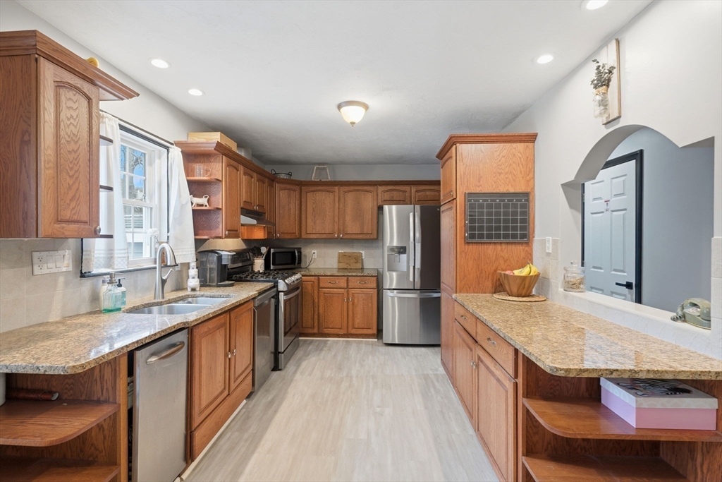 240 Horizon Way Fall River, MA 02720 - Photo 8 of 42