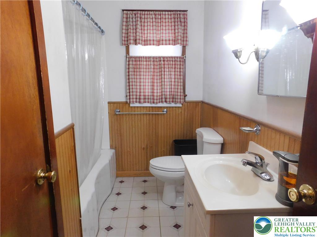 1037 Maple Street Bethlehem, PA 18018 - Photo 13 of 24