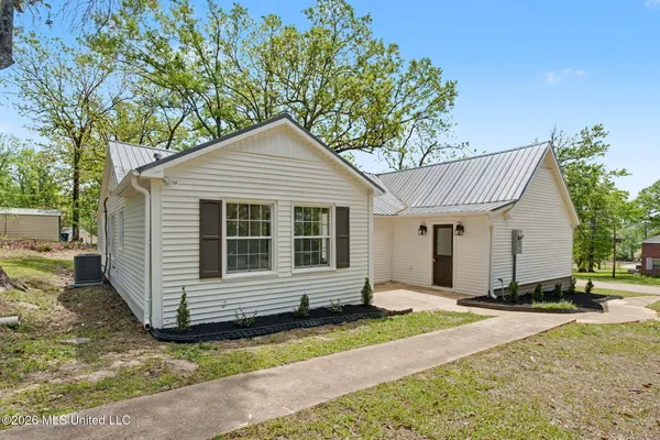 $339,000 | 7123 Church Street, Potts Camp, MS 38659