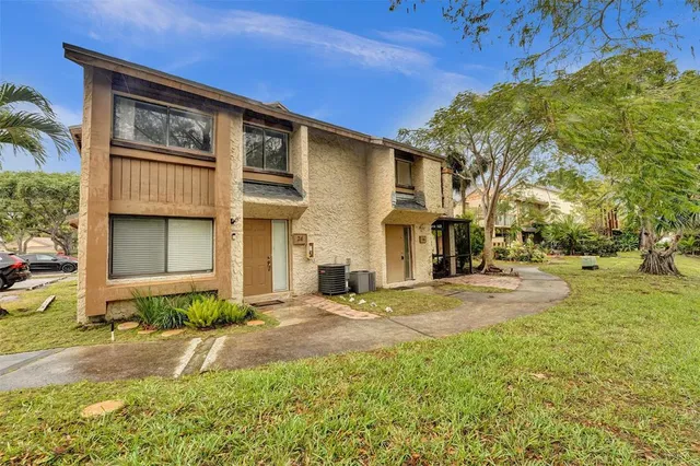 $2,750 | 26 Wimbledon Lakes Drive, Unit 248, Plantation, FL 33324