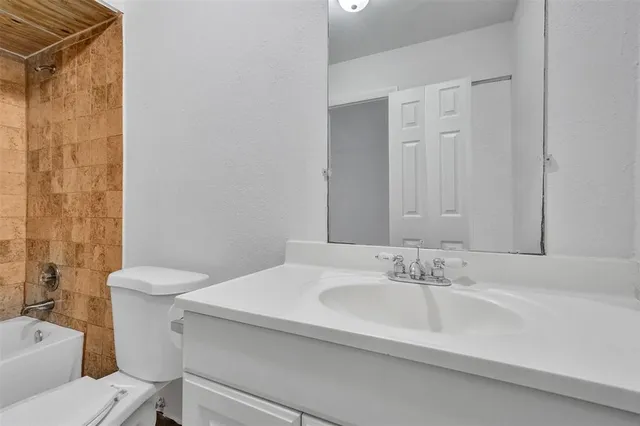 $2,750 | 26 Wimbledon Lakes Drive, Unit 248, Plantation, FL 33324