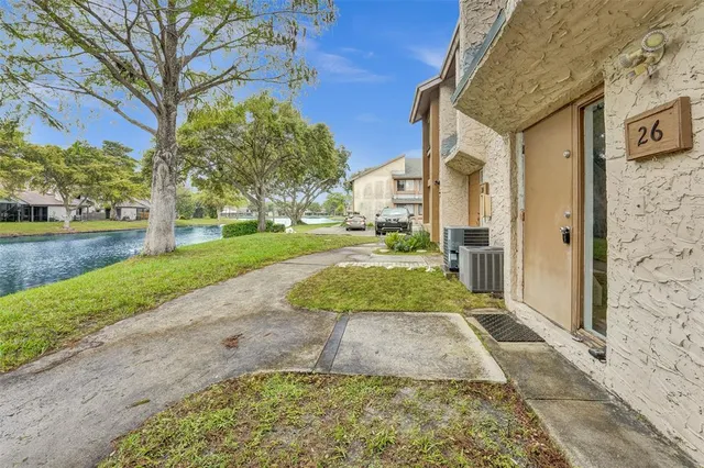 $2,750 | 26 Wimbledon Lakes Drive, Unit 248, Plantation, FL 33324