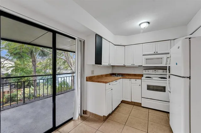 $2,750 | 26 Wimbledon Lakes Drive, Unit 248, Plantation, FL 33324