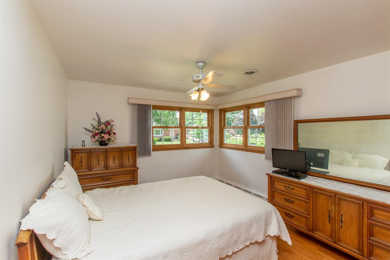 8750 Osborne Road Highland, IN 46322 - Photo 8 of 20 1500x1000