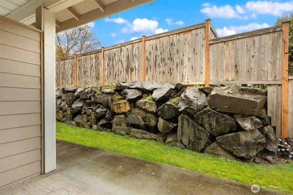 a view of a back yard of the house