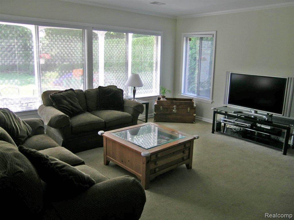 1033 Whittier Road Grosse Pointe, MI 48230 - Photo 11 of 20 family1011B.JPG