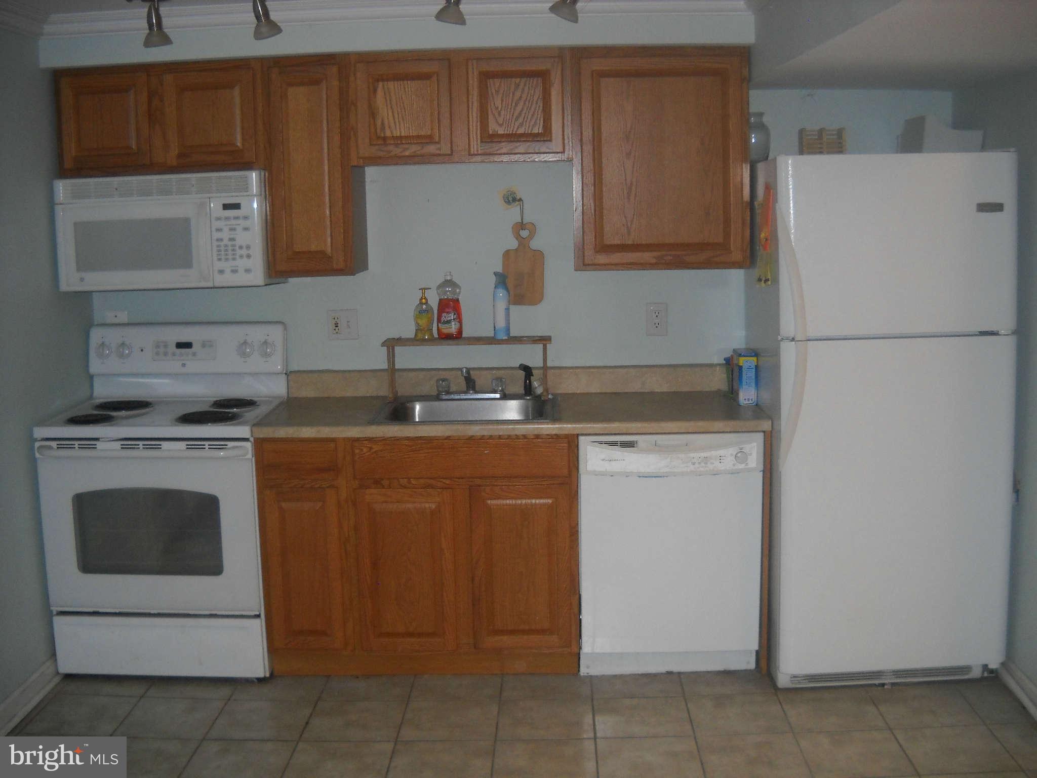 12919 Sturbridge Road Woodbridge, VA 22192 - Photo 16 of 26 Kitchen