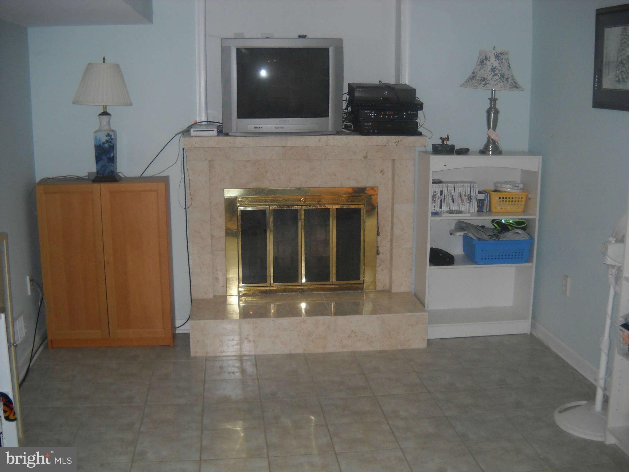 12919 Sturbridge Road Woodbridge, VA 22192 - Photo 18 of 26 Living Room