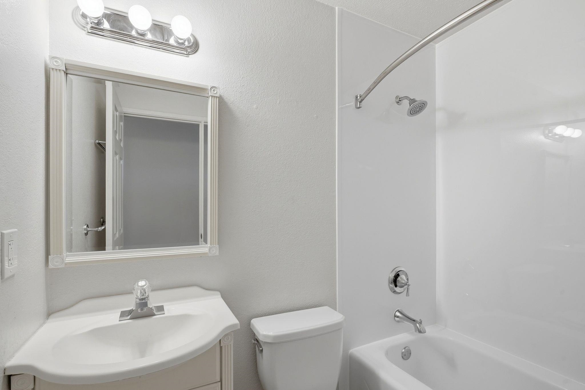 222 North Hutchinson Road, Unit 302 Spokane Valley, WA 99212 - Photo 14 of 20