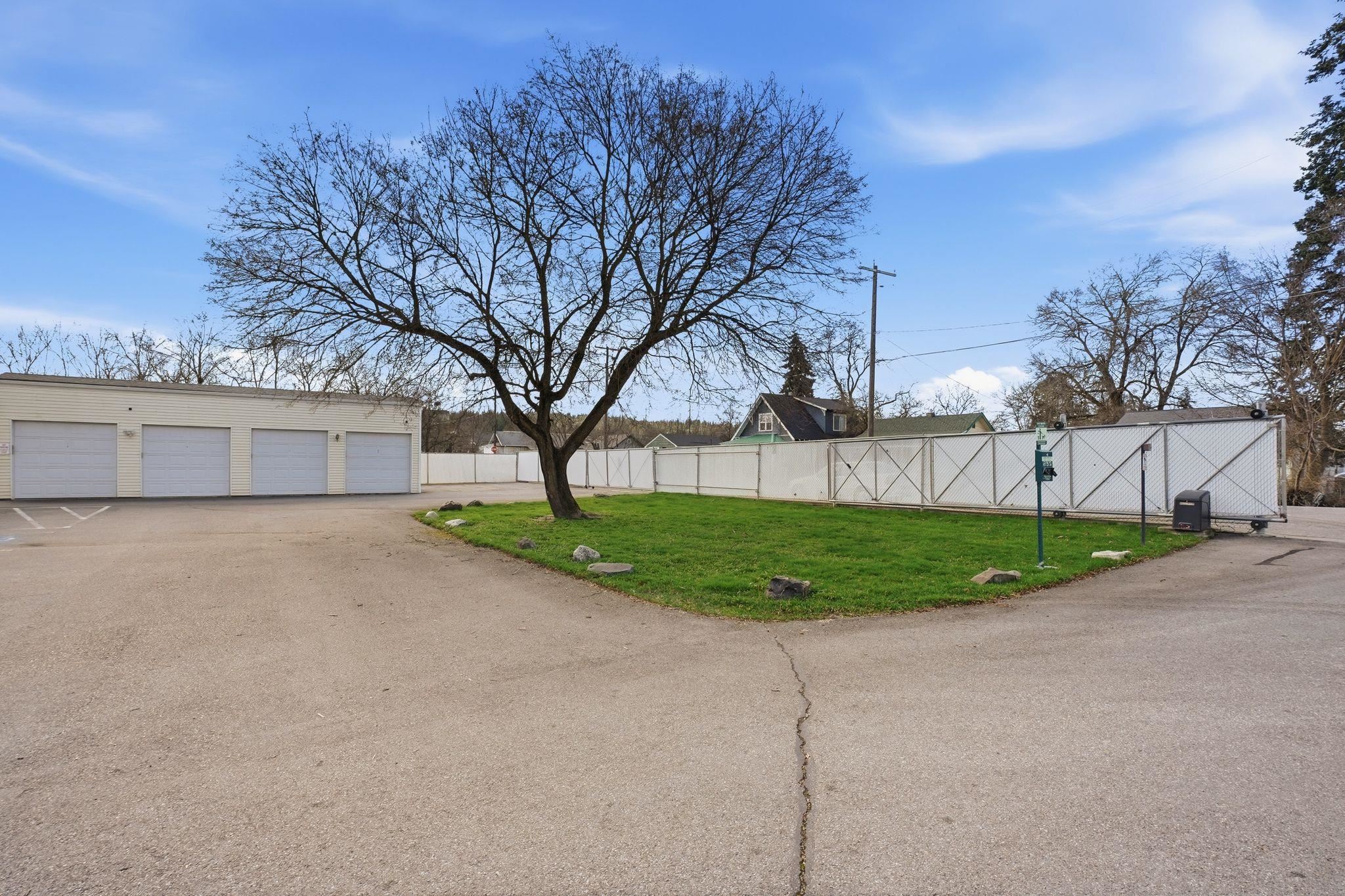 222 North Hutchinson Road, Unit 302 Spokane Valley, WA 99212 - Photo 2 of 20