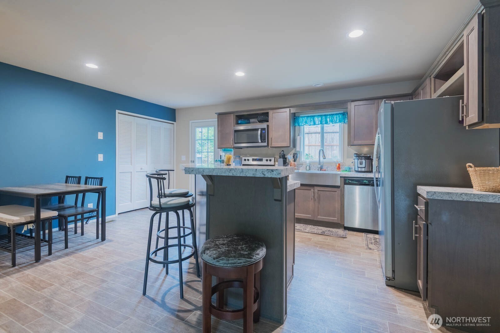 6705 Northeast Prospect Street Suquamish, WA 98392 - Photo 7 of 18