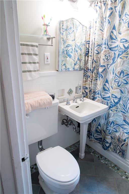 448 Sulgrave Road Pittsburgh, PA 15211 - Photo 8 of 25 Bath