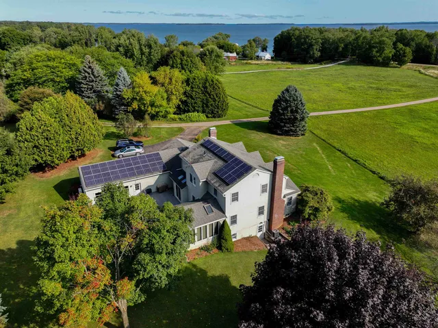 $1,250,000 | 129 E Shore North, Grand Isle, VT 05458