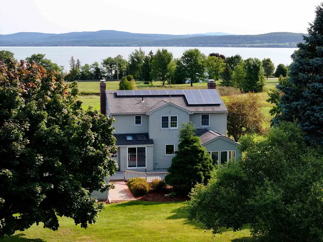 $1,250,000 | 129 E Shore North, Grand Isle, VT 05458