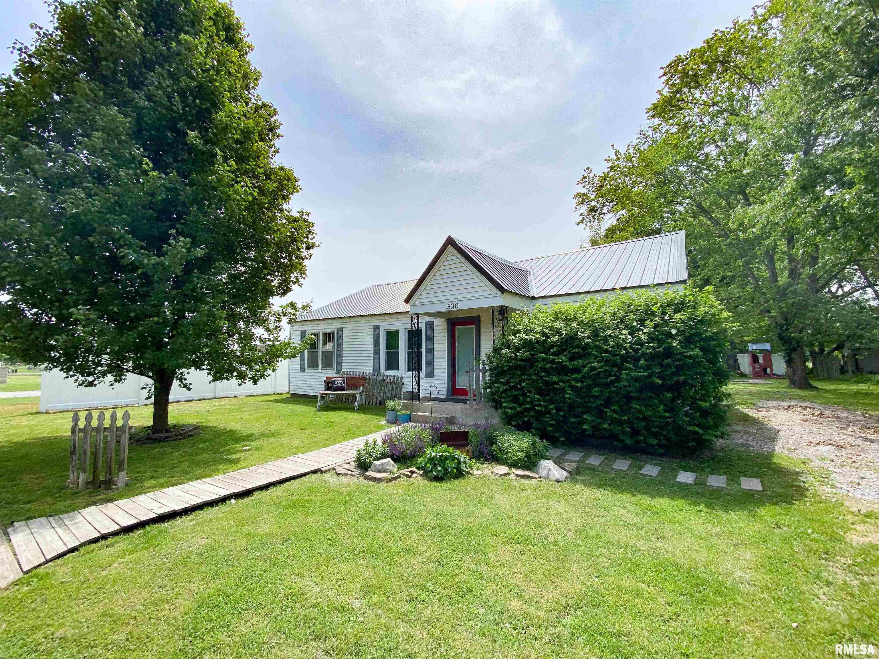 330 South State Street Flora, IL 62839 - Photo 1 of 66 Gallery Image 1