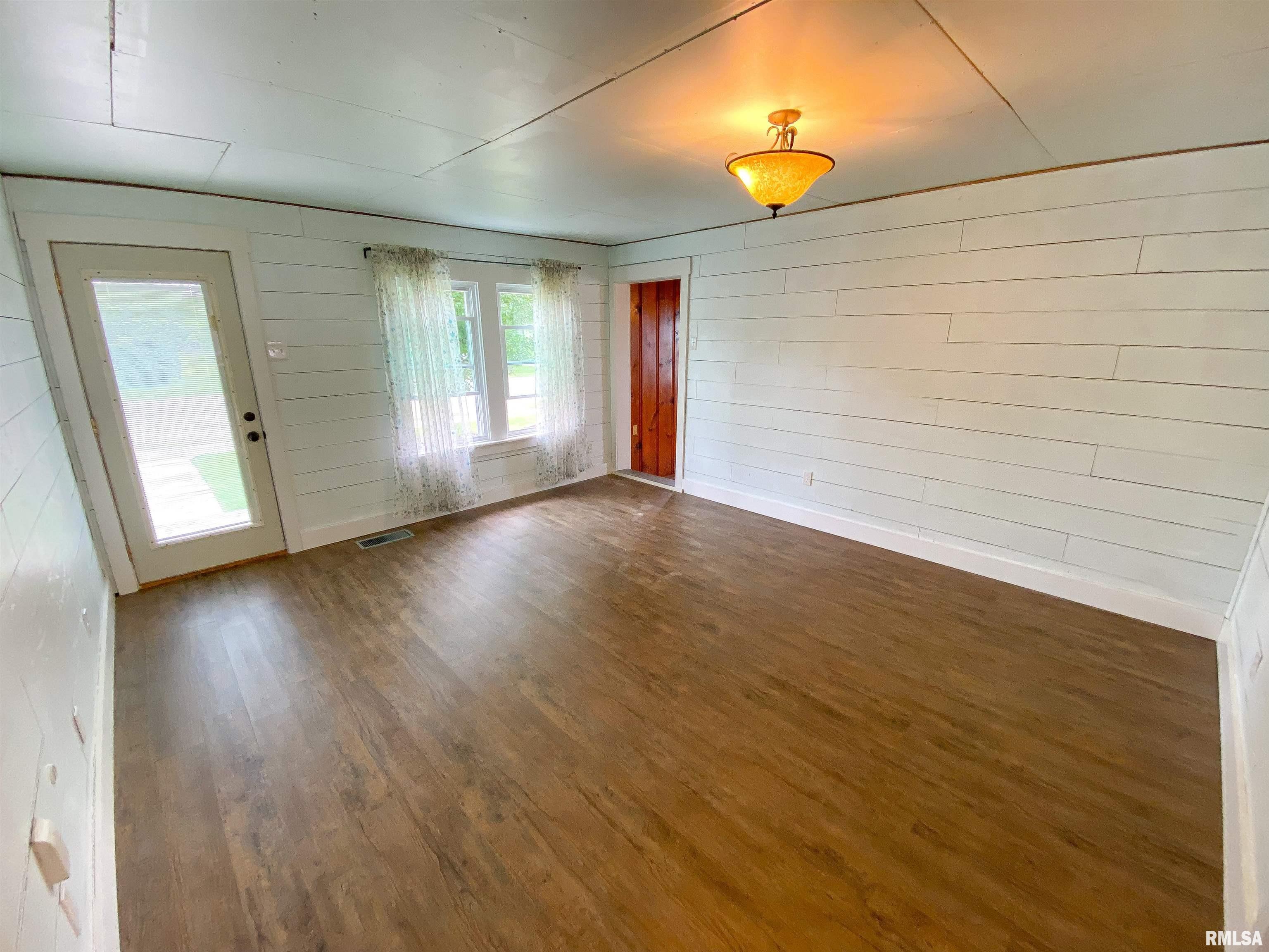 330 South State Street Flora, IL 62839 - Photo 3 of 66 Gallery Image 3