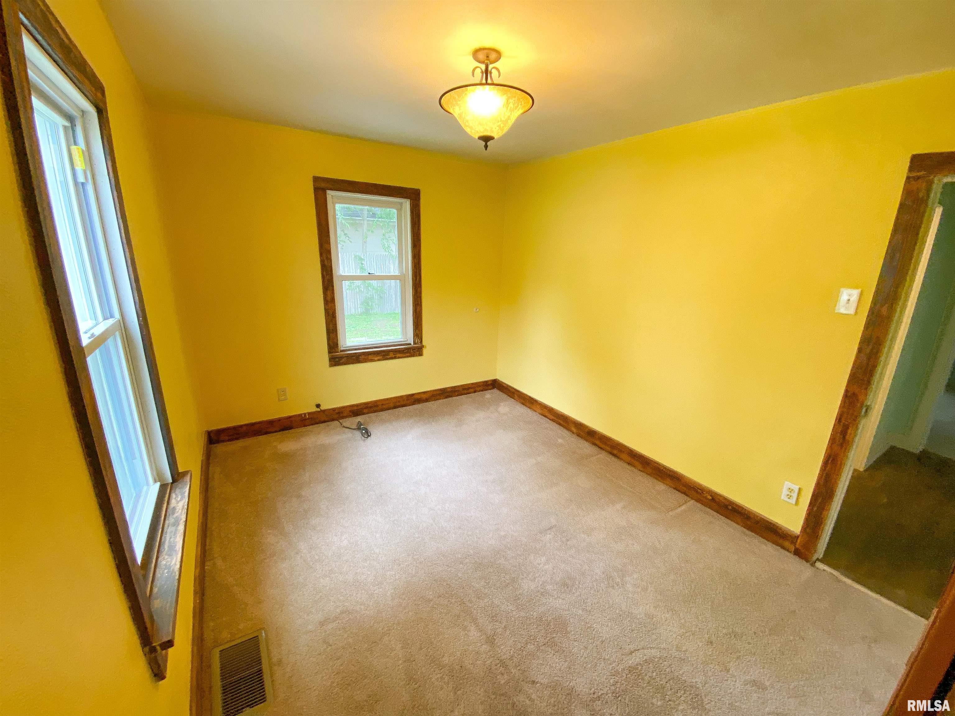 330 South State Street Flora, IL 62839 - Photo 31 of 66 Gallery Image 31