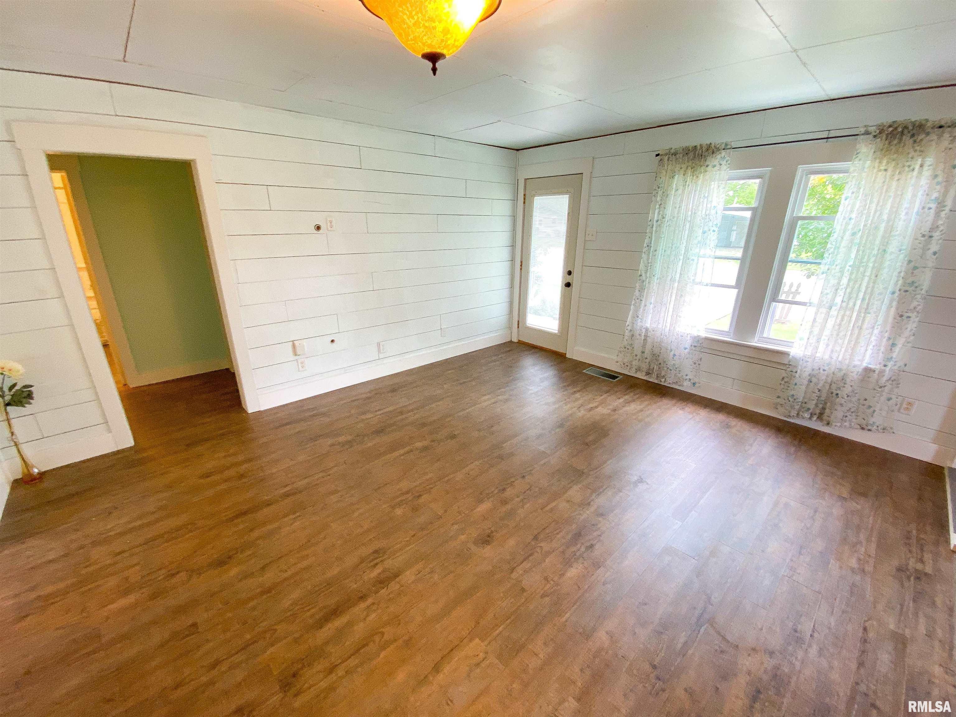 330 South State Street Flora, IL 62839 - Photo 5 of 66 Gallery Image 5