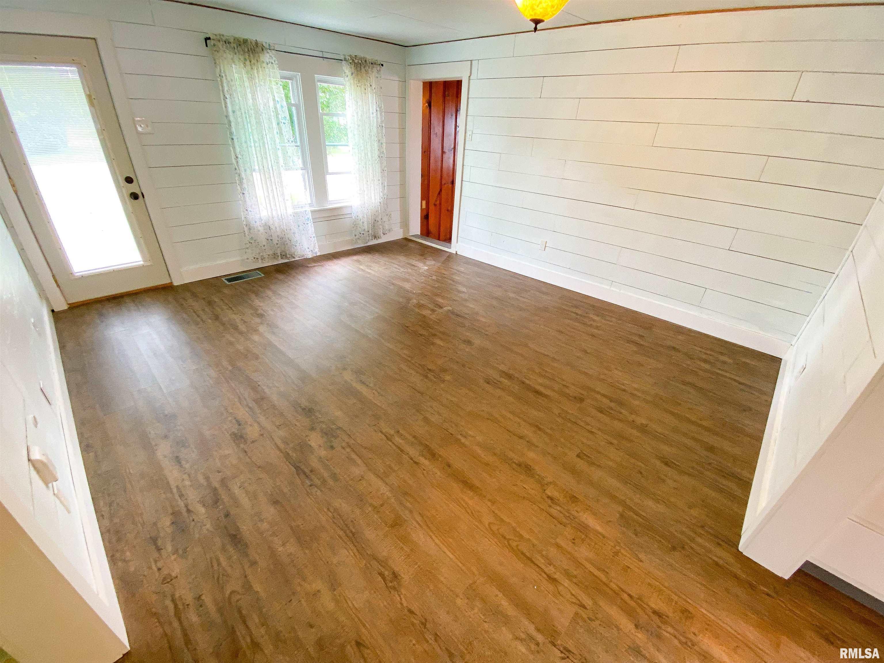 330 South State Street Flora, IL 62839 - Photo 7 of 66 Gallery Image 7